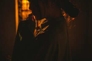 体臭が気になる女性が彼氏の家に泊まりする時の匂い対策は？